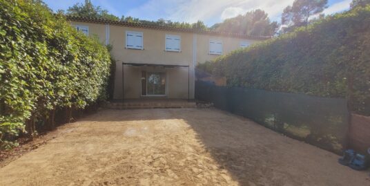 Villa 80m² mitoyenne avec jardinet – Le Thoronet – Sous promesse !