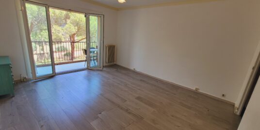 Studio 25.5m² avec balcon proche autoroute – Puget sur Argens