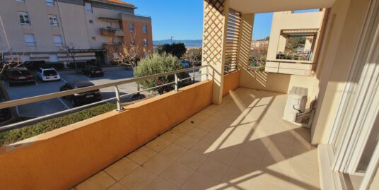 Appartement meublé T3 75m² avec terrasse et stationnement – Saint Raphaël